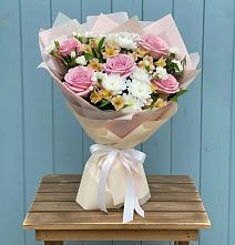 Букет цветов из:  Гвоздики, Орхидеи и Розы в Черепеть