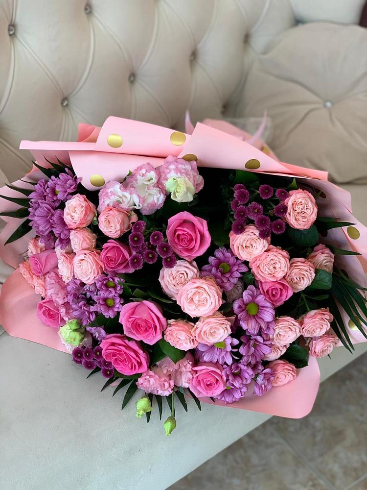 Букет цветов из: Хризантемы, Розы и Лизиантусы в Черепеть