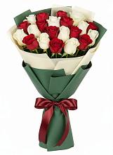 Букет Микс из красных и белых роз в Черепеть