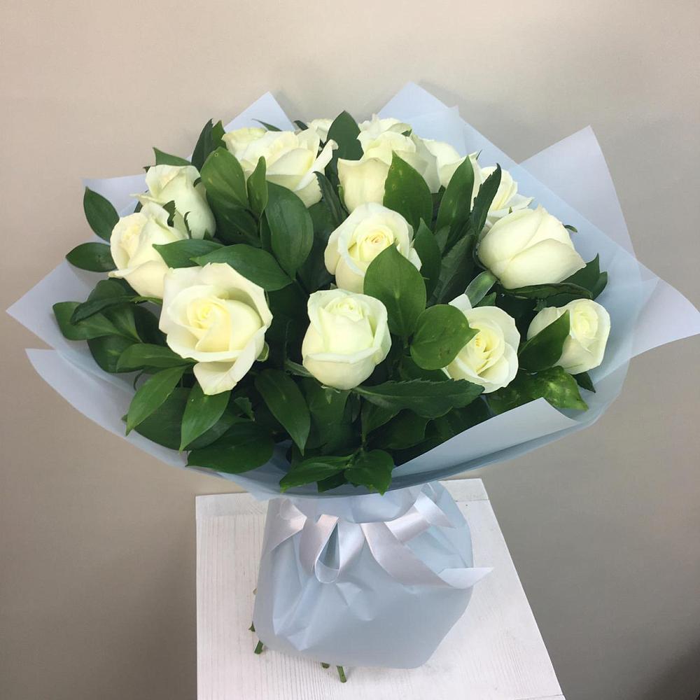 Букет 15 Белых роз Проуд в Черепеть