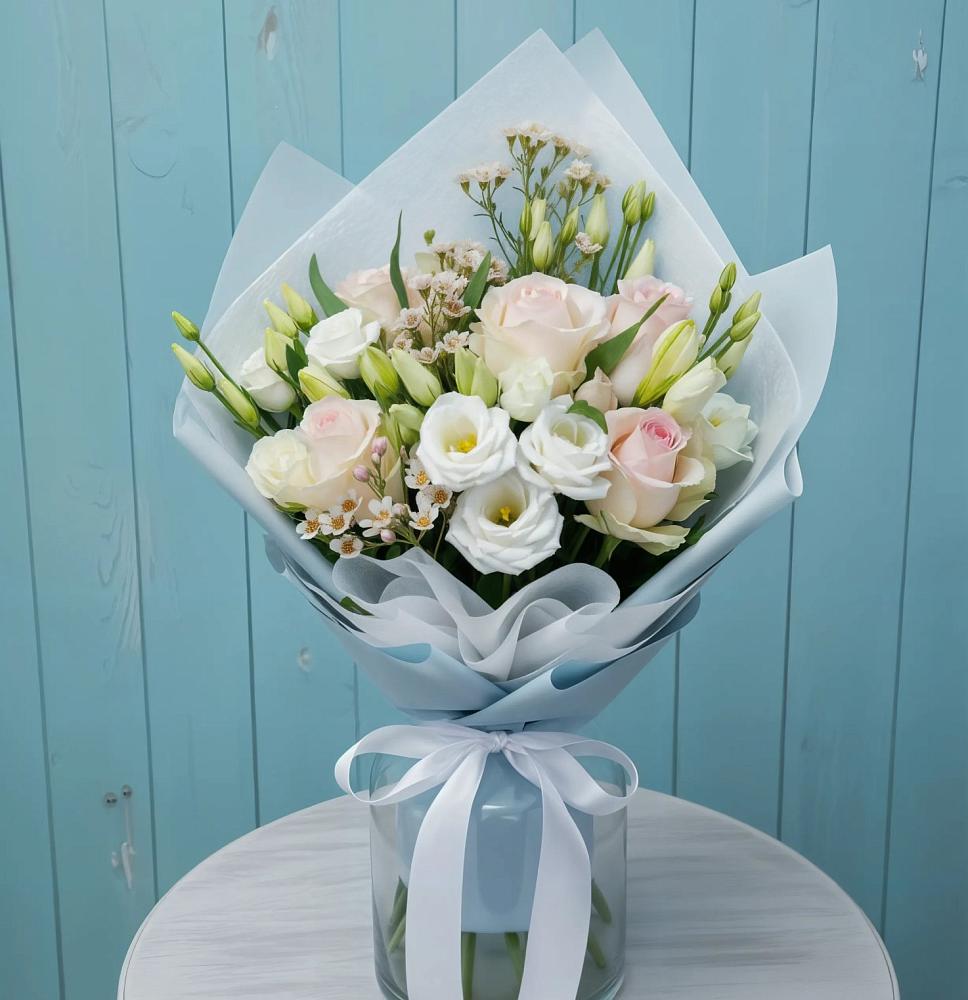 Букет цветов из: Розы и Лизиантусы в Черепеть