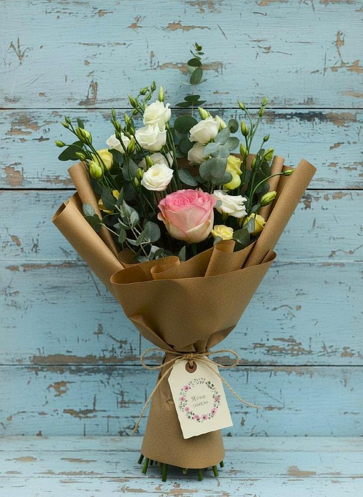 Букет цветов из: Розы и Лизиантусы в Черепеть