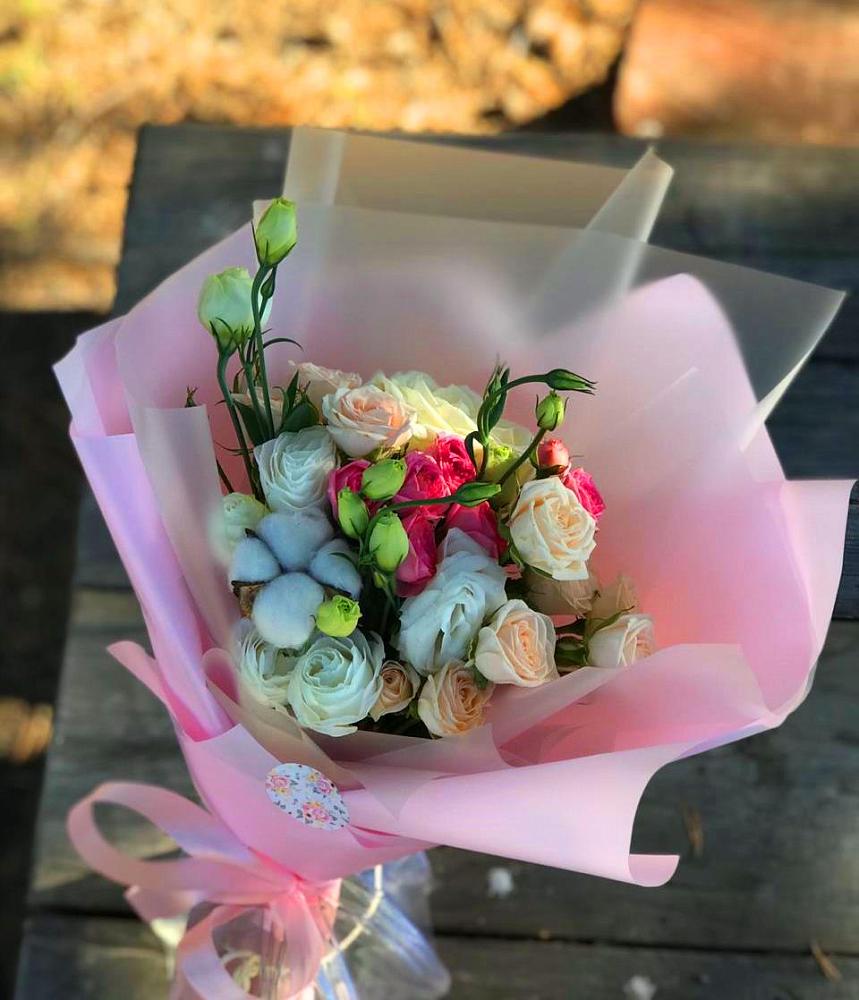 Букет цветов из: Розы и Лизиантусы в Черепеть