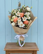 Букет цветов из:  Альстромерии, Лизиантусы, Розы и Хризантемы в Черепеть