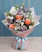 Букет цветов из:  Лизиантусы, Розы, Альстромерии и Гипсофила в Черепеть