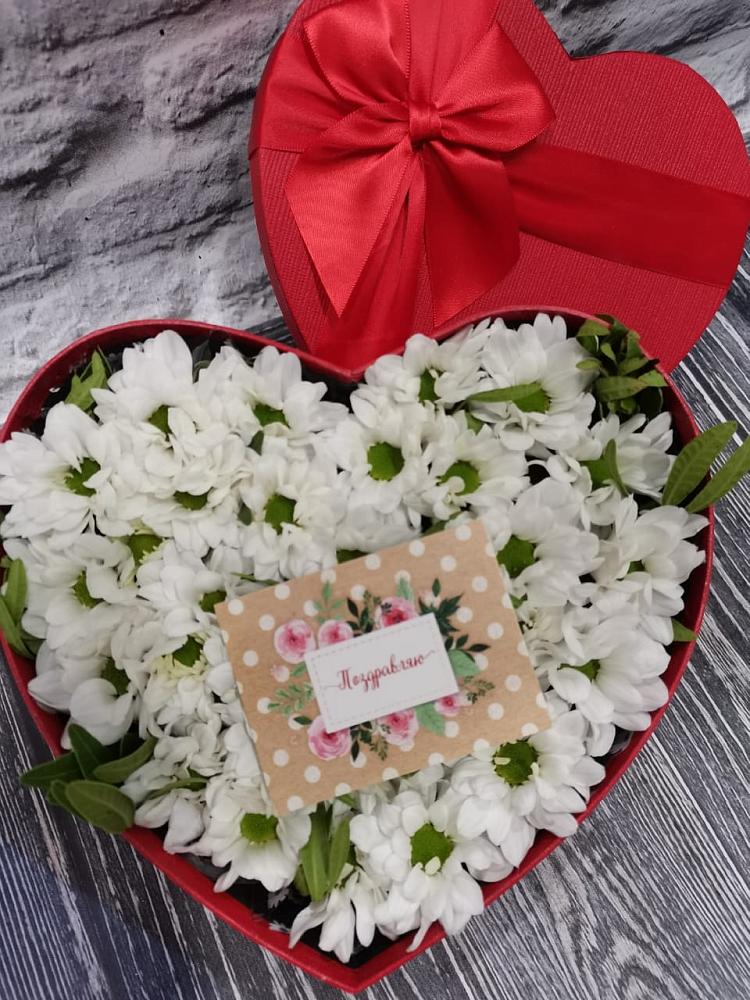 Цветочная композиция из Хризантемы в виде сердца в Черепеть