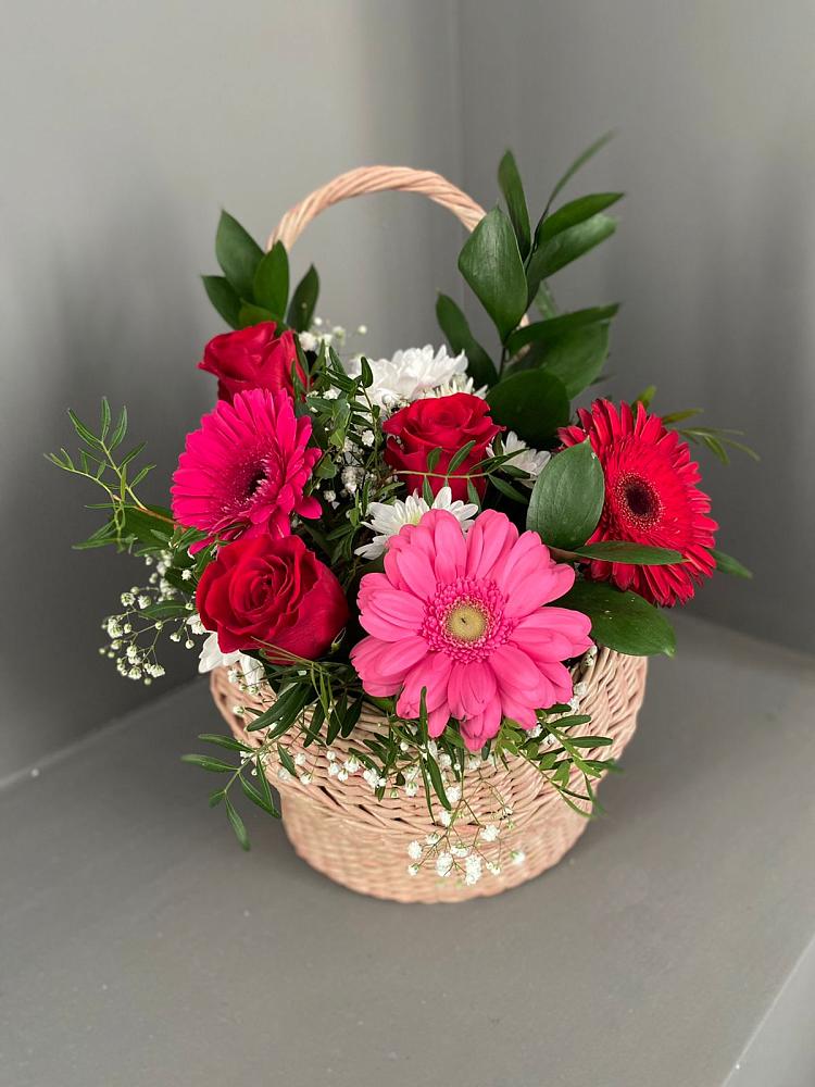 Цветочная композиция из Розы, Хризантемы и Герберы в корзине в Черепеть