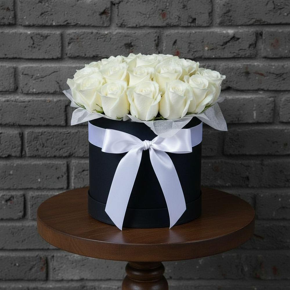 Цветочная композиция из Розы в шляпной коробке в Черепеть