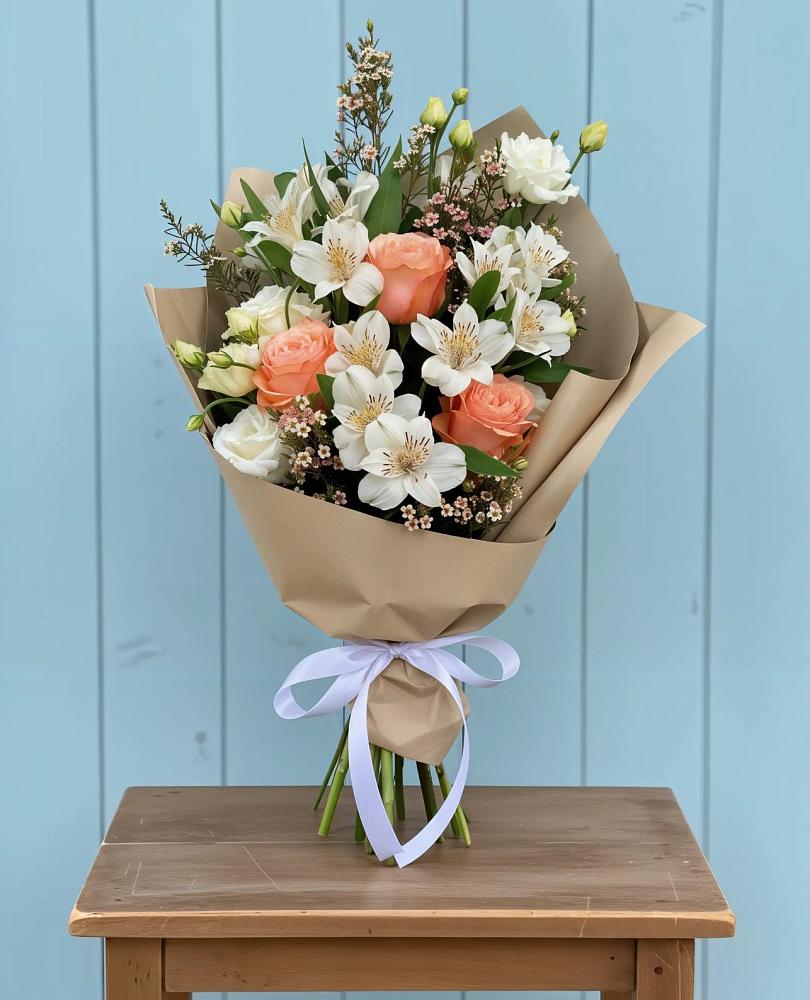 Букет цветов из: Альстромерии, Лизиантусы, Розы и Хризантемы в Черепеть