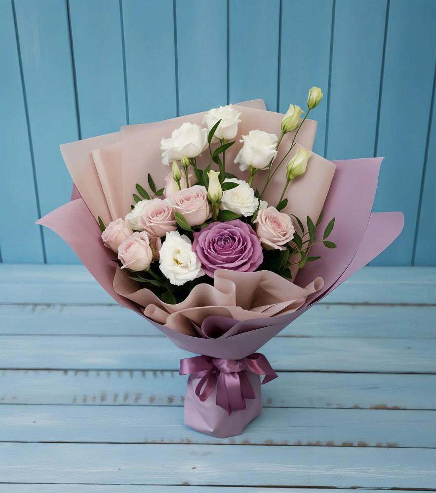 Букет цветов из: Розы и Лизиантусы в Черепеть